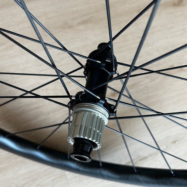 2.3x1.6mm 2g Raggi in carbonio e lega di titanio per bicicletta Straight Pull 142mm-307mm